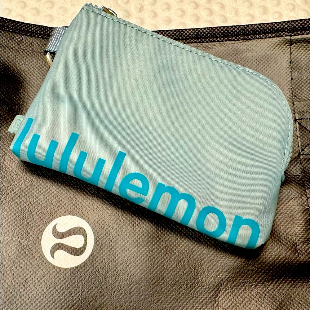 Lululemon Clip-able Card Pouch, Blue, NWT! - Picture 2 of 9